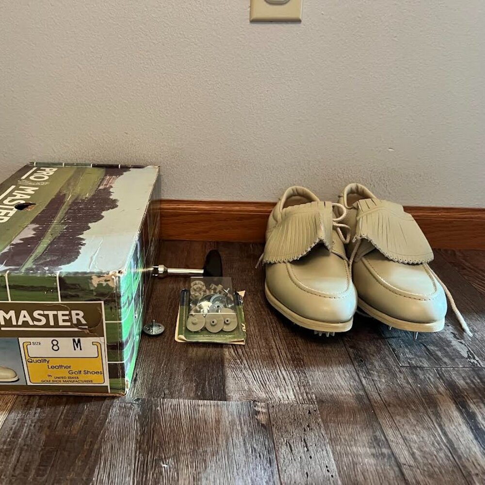 Pro Master Men's Golf Shoes with Steel Spikes / Size 8